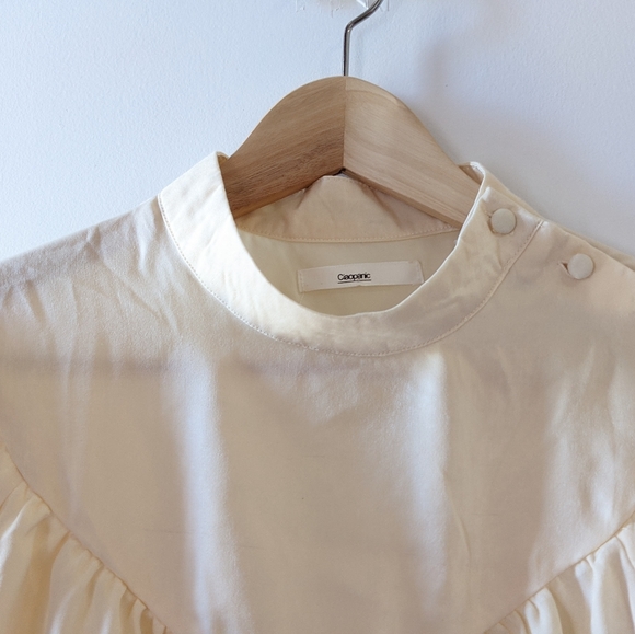 Cream blouse with puffy sleeves - Picture 3 of 6